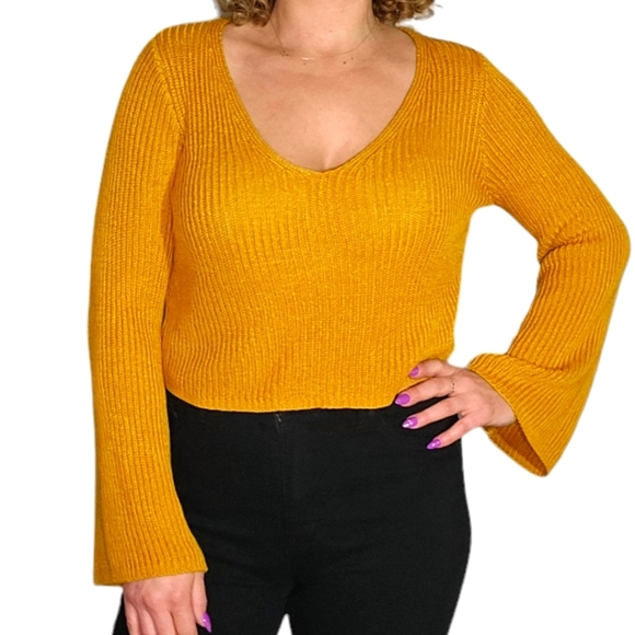 Forever 21 Crop Knit Sweater Size Medium Yellow Gold - Picture 1 of 4